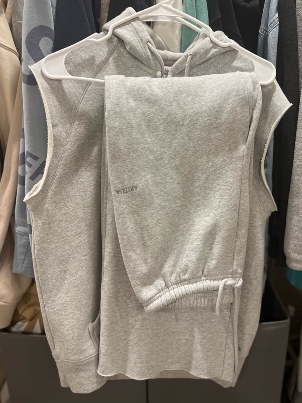 Aritzia SET - Cozy Sweatfleece Mega Flutter Sweatpant and Vest